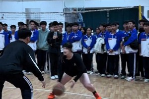 你跟我说这是女生！？第一次在球场被女生制裁了！